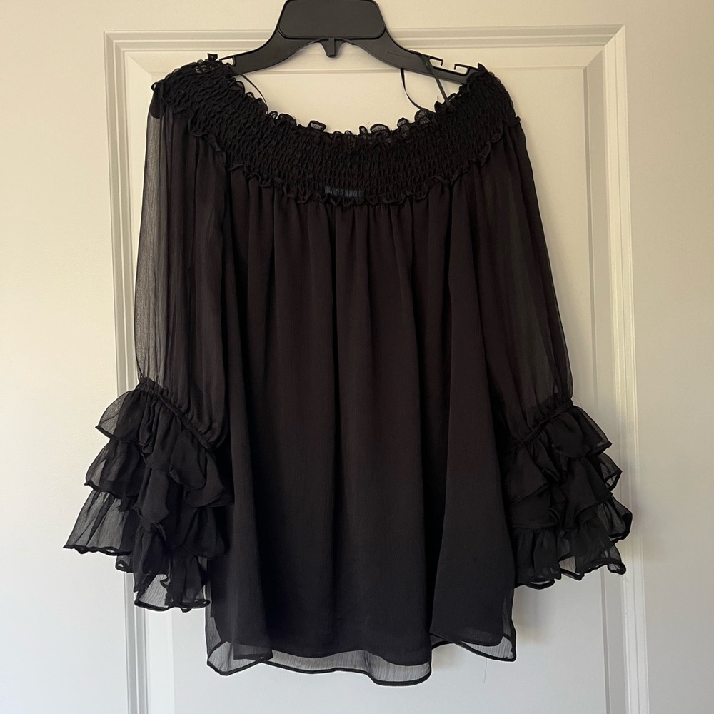 CeCe Black flowy blouse!